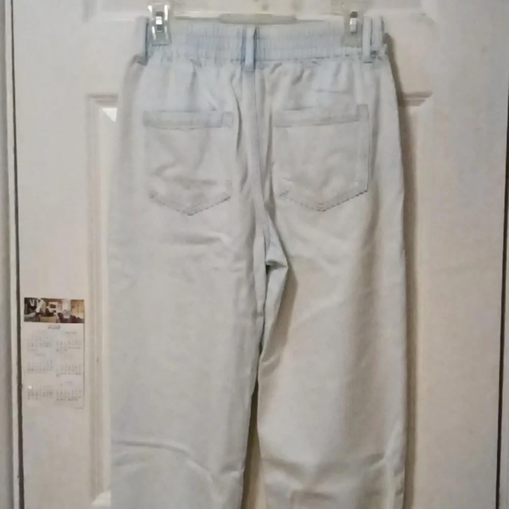 FOREVER 21 JOGGER JEANS WITH 2SIDE POCKETS. ELASTIC BAND ON TOP AND BOTTOM JEANS - Picture 2 of 5